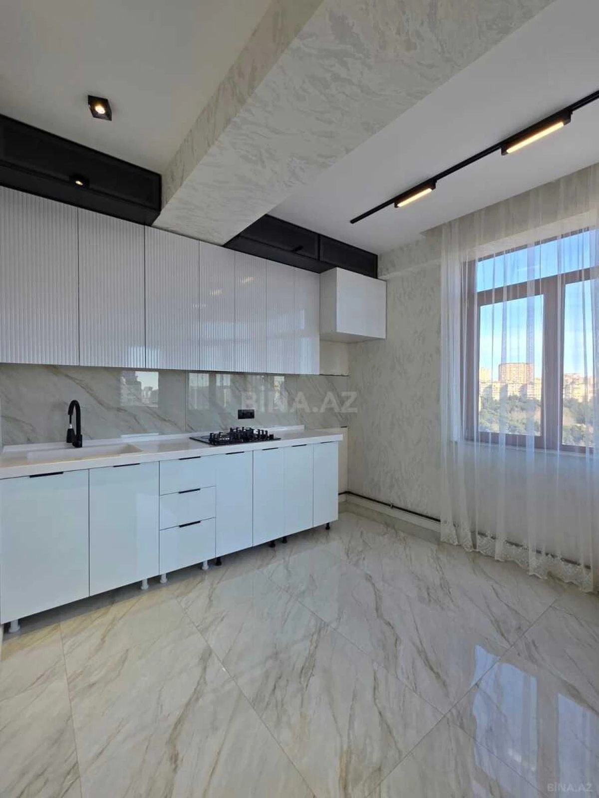 Satılır 3 otaqlı mənzil 115 m²