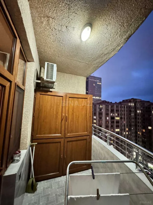 Satılır 3 otaqlı mənzil 137 m²