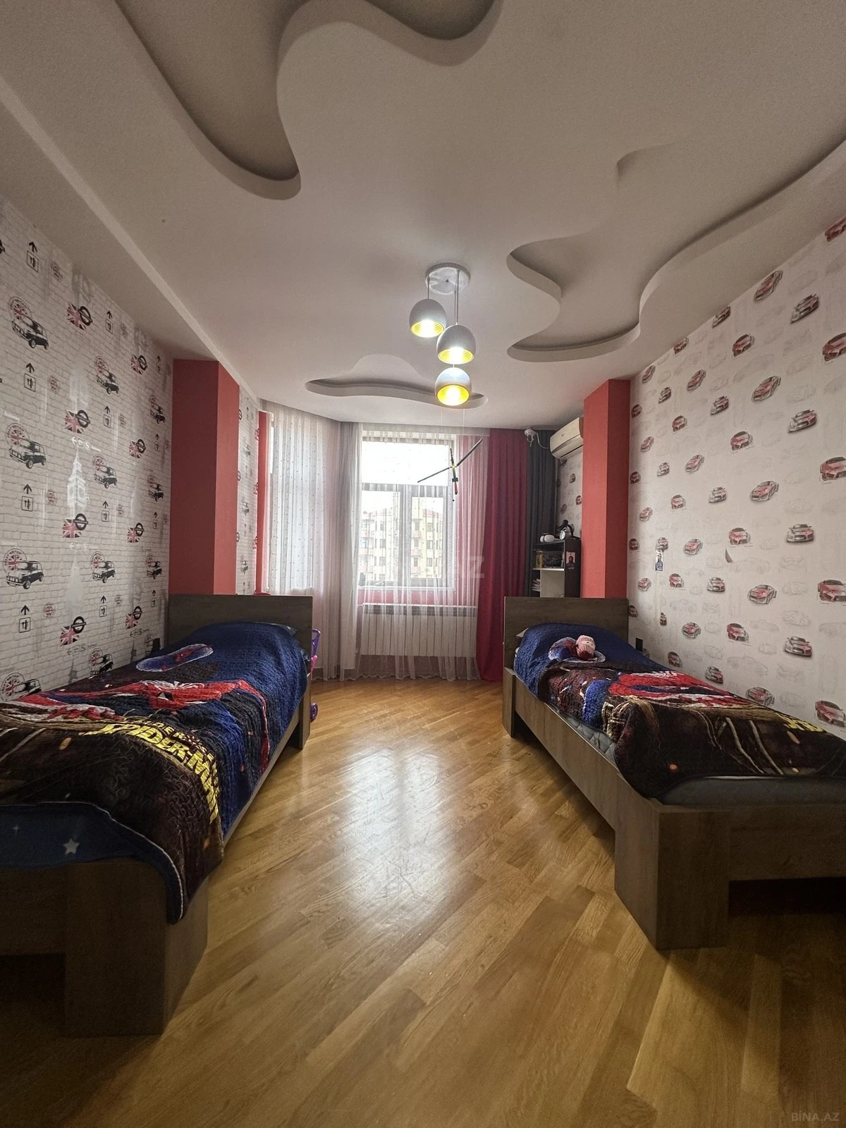 Satılır 3 otaqlı mənzil 137 m²
