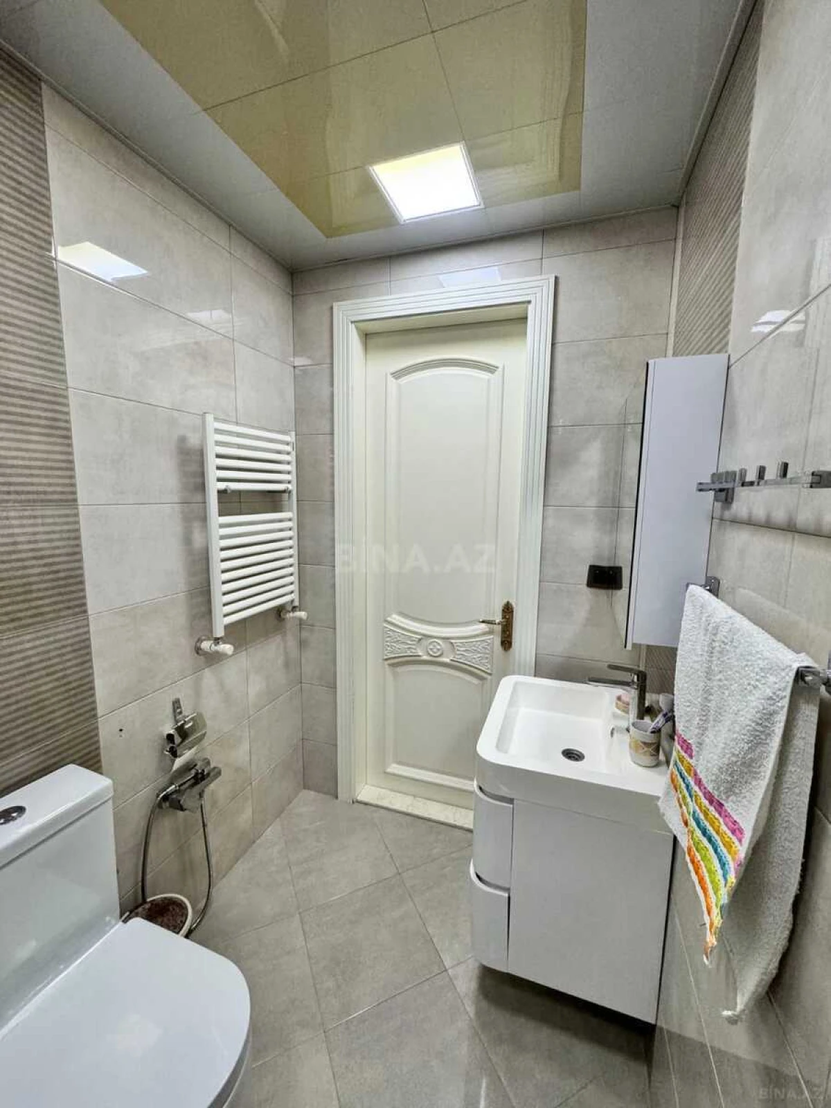 Satılır 3 otaqlı mənzil 137 m²