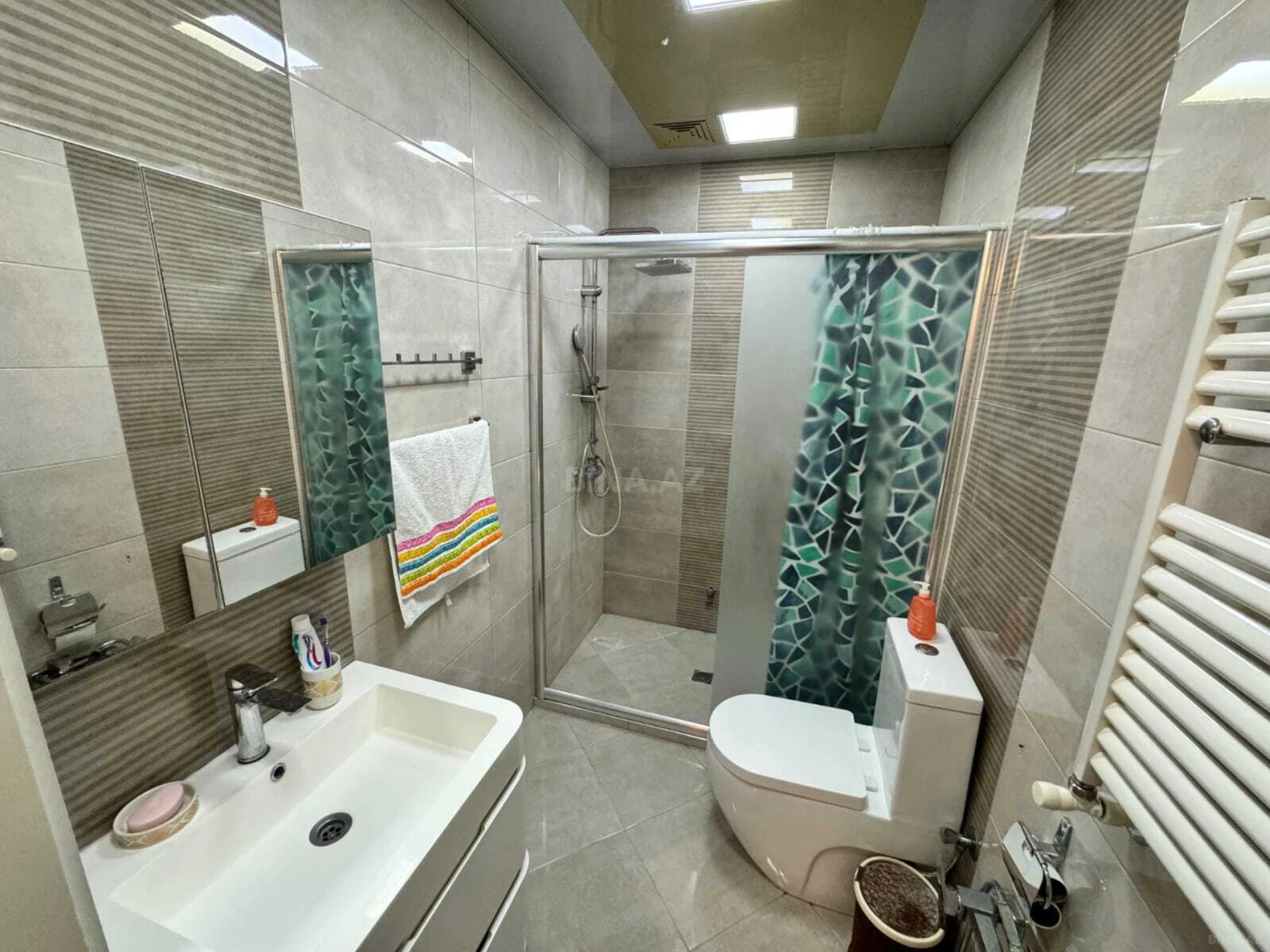 Satılır 3 otaqlı mənzil 137 m²