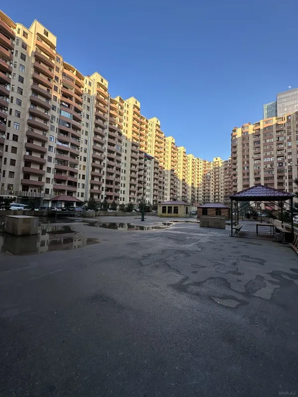 Satılır 3 otaqlı mənzil 137 m²