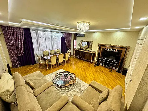 Satılır 3 otaqlı mənzil 137 m²