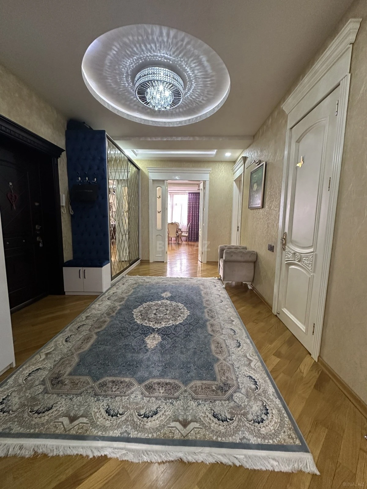 Satılır 3 otaqlı mənzil 137 m²