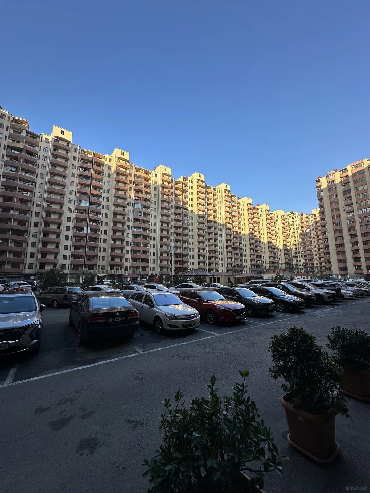 Satılır 3 otaqlı mənzil 137 m²