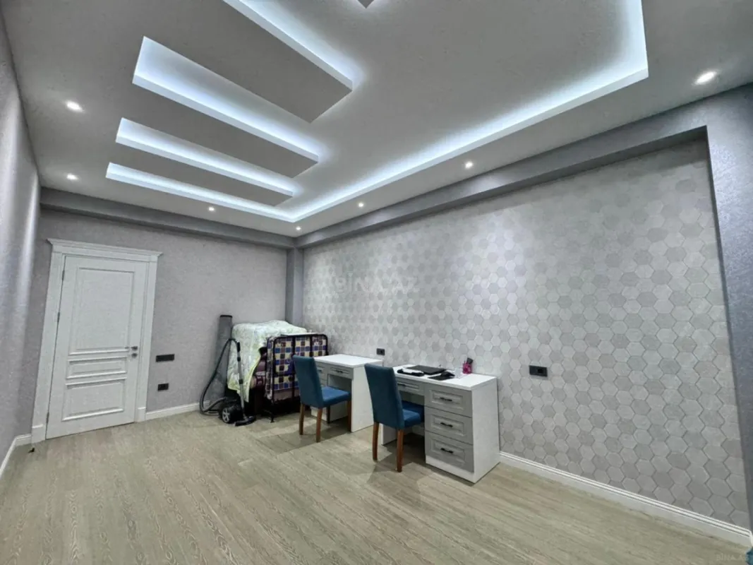 Satılır 3 otaqlı mənzil 165 m²