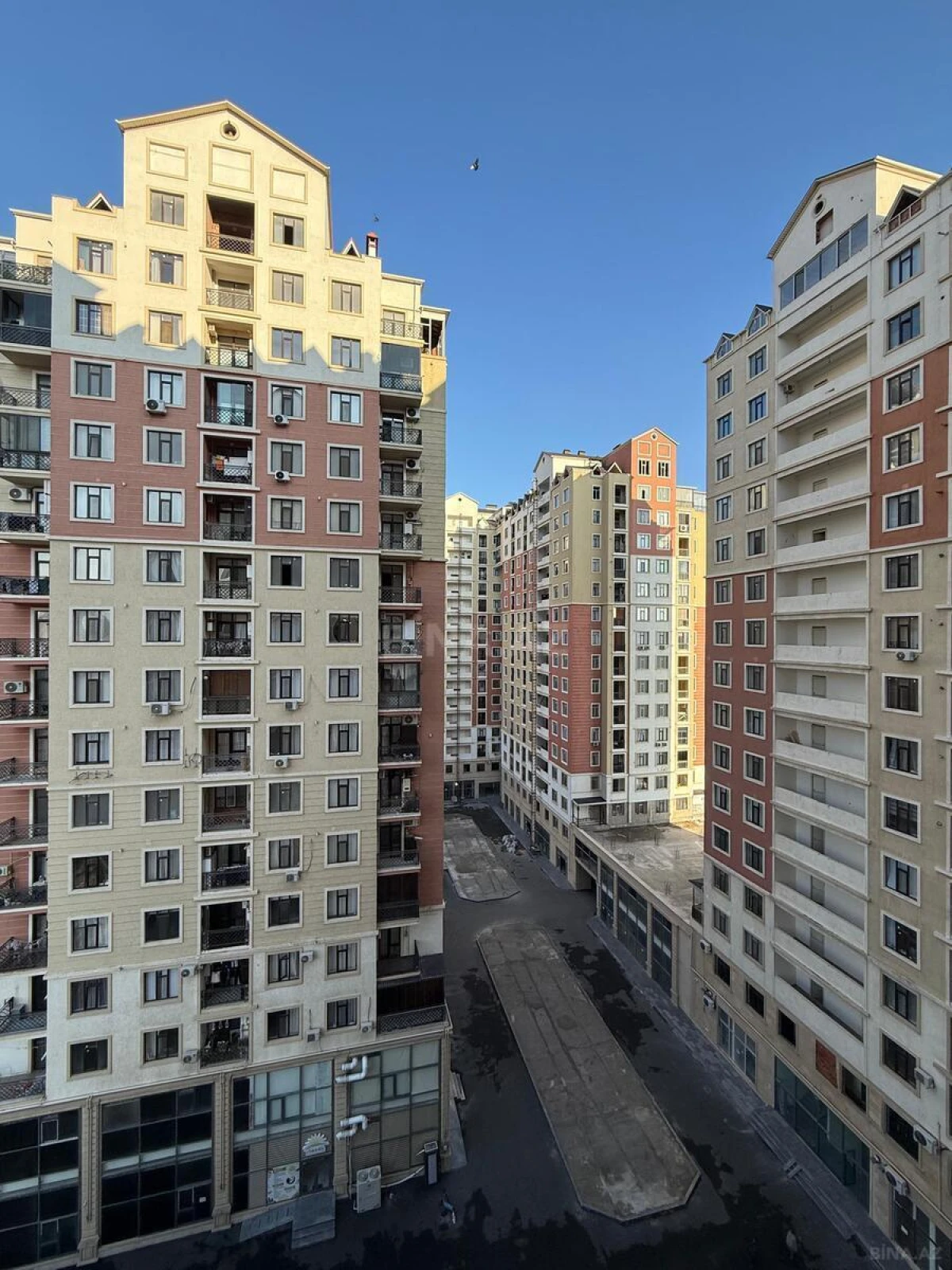 Satılır 3 otaqlı mənzil 165 m²