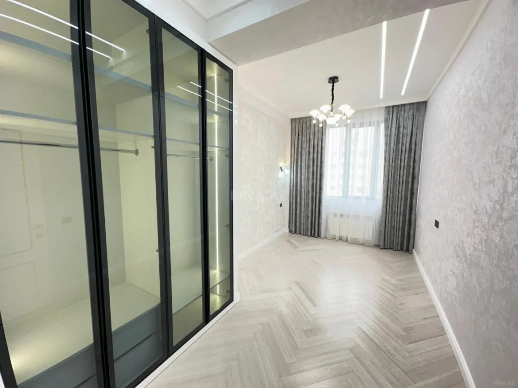 Satılır 4 otaqlı mənzil 172 m²