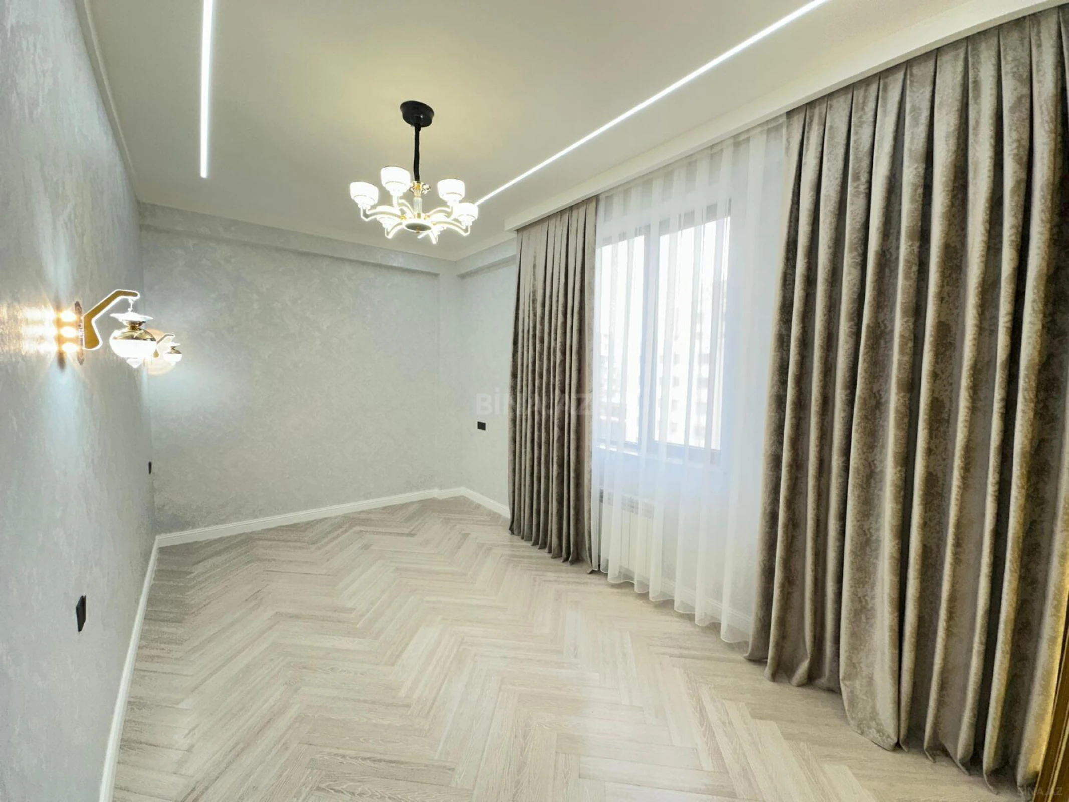 Satılır 4 otaqlı mənzil 172 m²