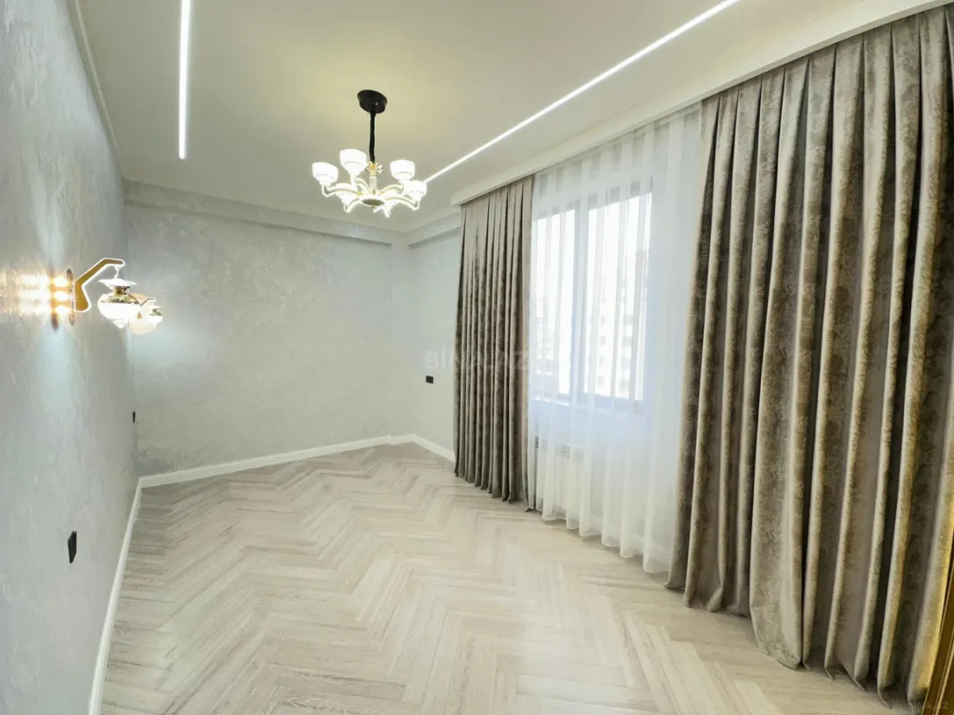 Satılır 4 otaqlı mənzil 172 m²