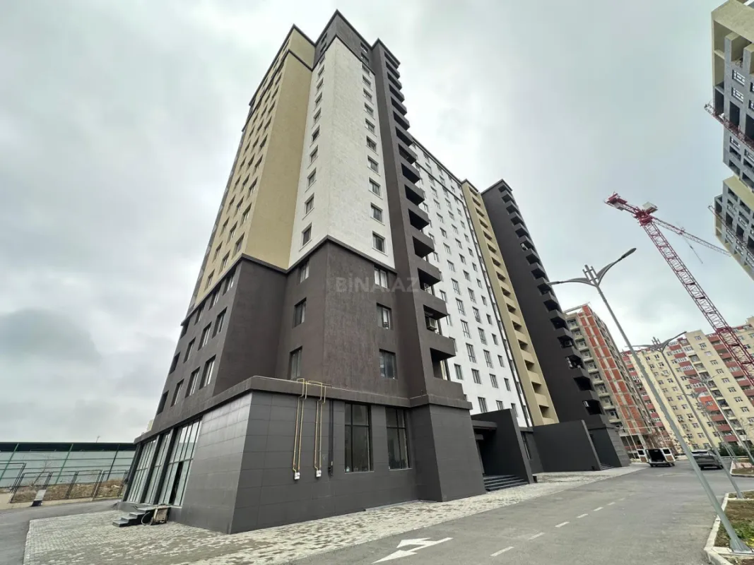 Satılır 4 otaqlı mənzil 172 m²