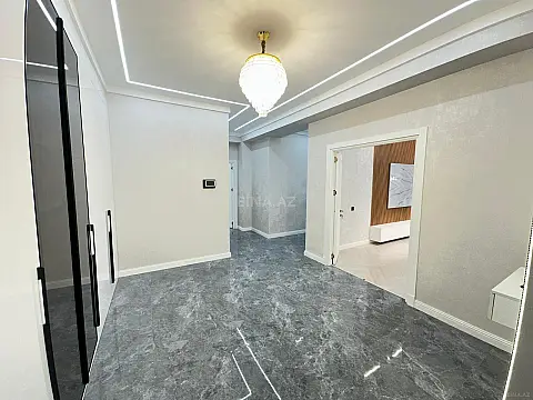 Satılır 4 otaqlı mənzil 172 m²