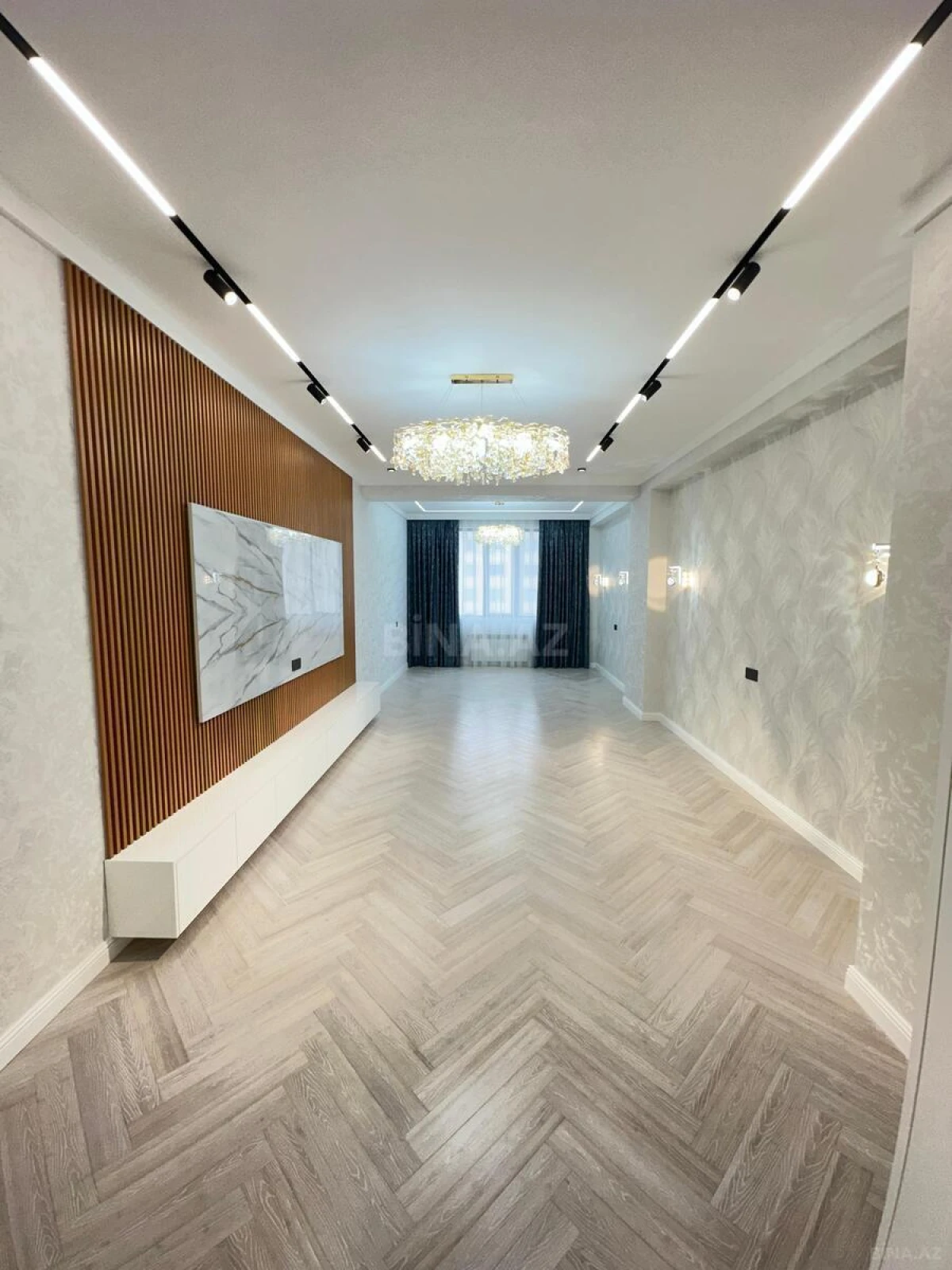 Satılır 4 otaqlı mənzil 172 m²