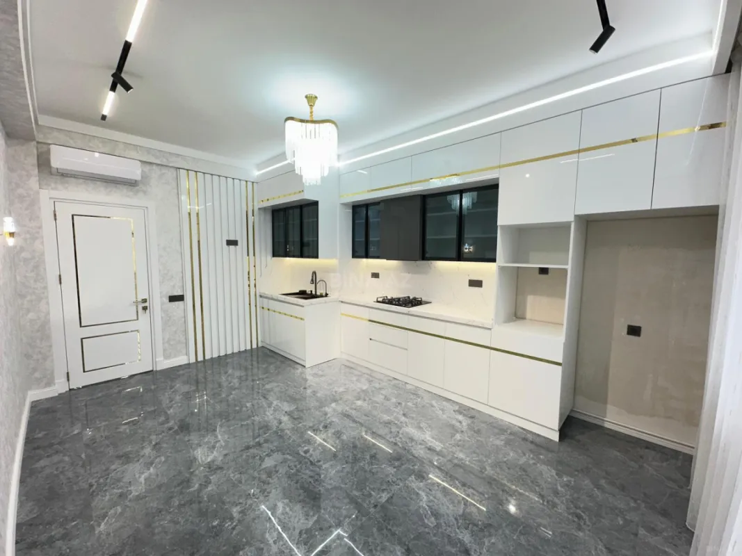Satılır 4 otaqlı mənzil 172 m²