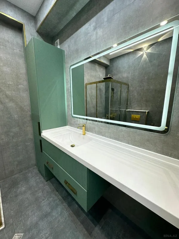 Satılır 4 otaqlı mənzil 172 m²