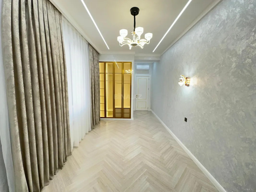 Satılır 4 otaqlı mənzil 172 m²