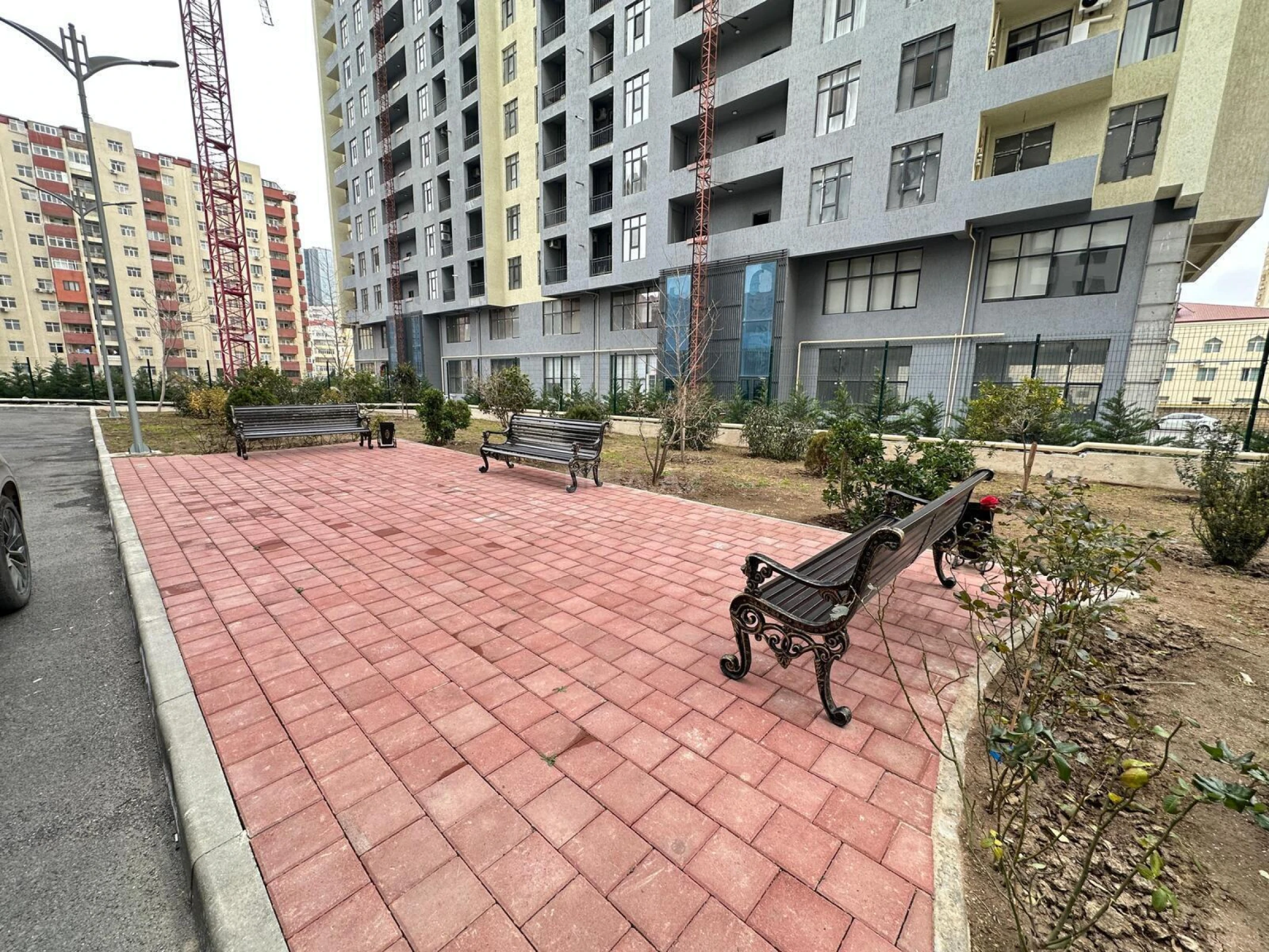 Satılır 4 otaqlı mənzil 172 m²