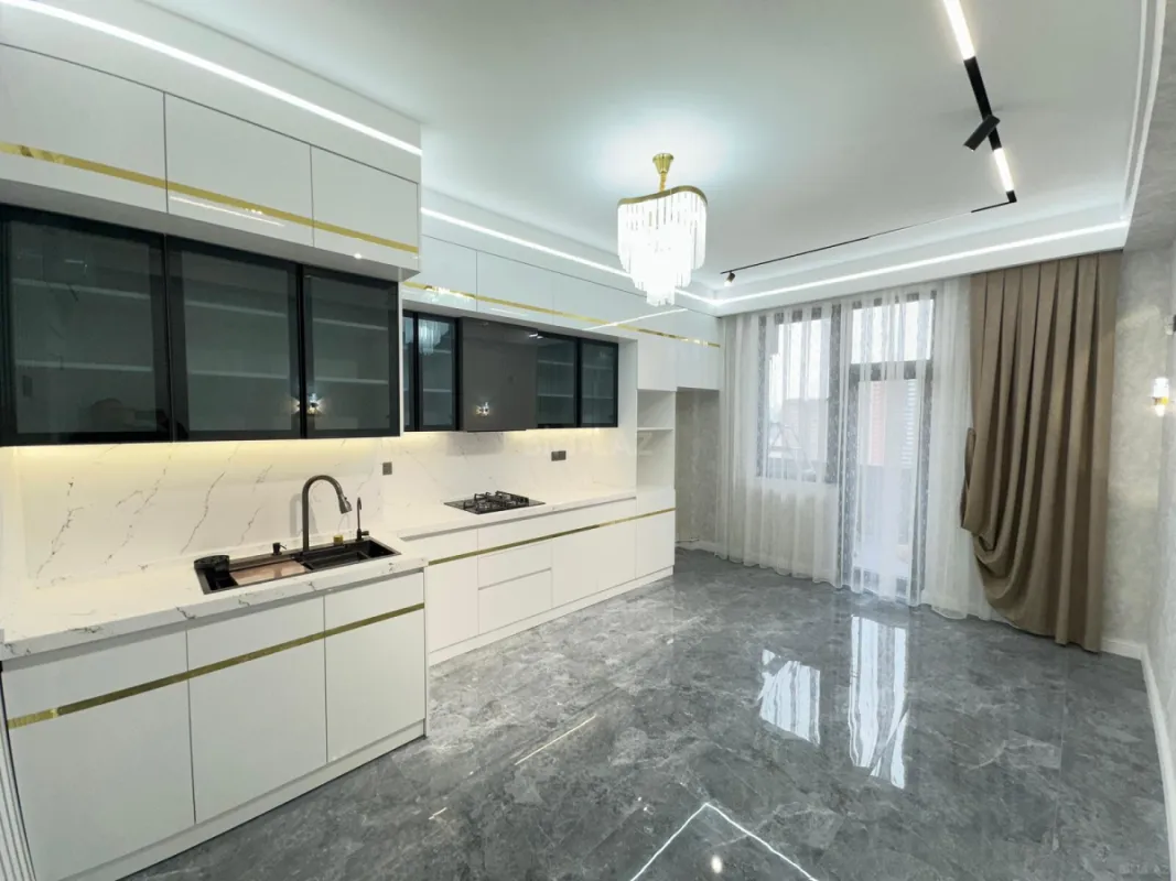 Satılır 4 otaqlı mənzil 172 m²