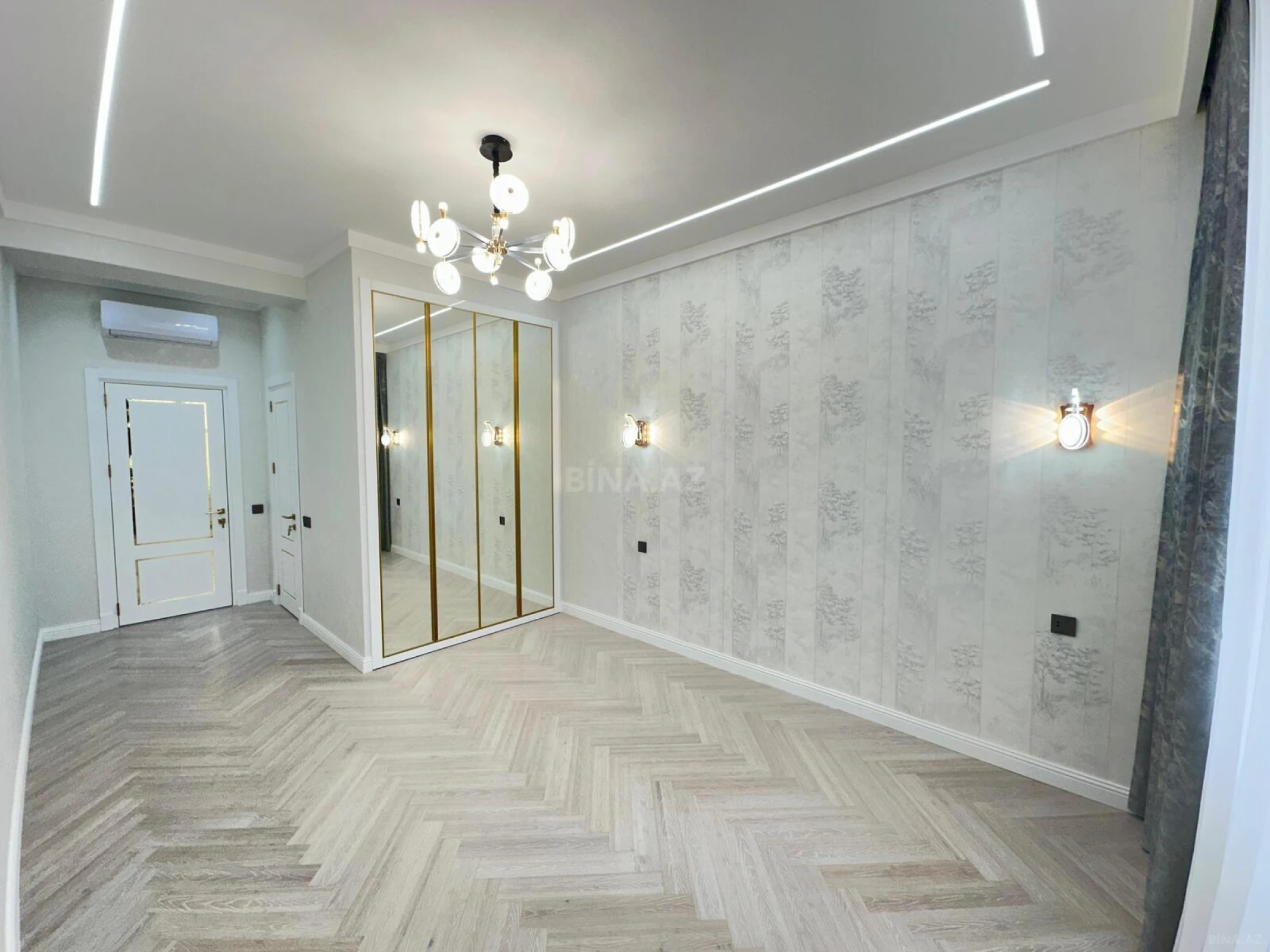 Satılır 4 otaqlı mənzil 172 m²