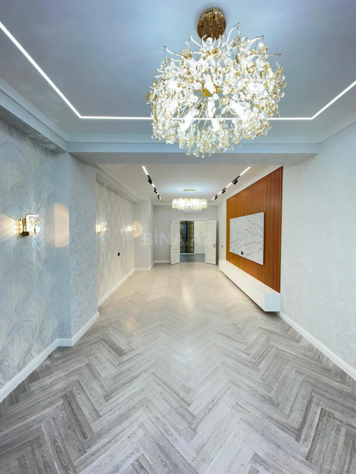 Satılır 4 otaqlı mənzil 172 m²