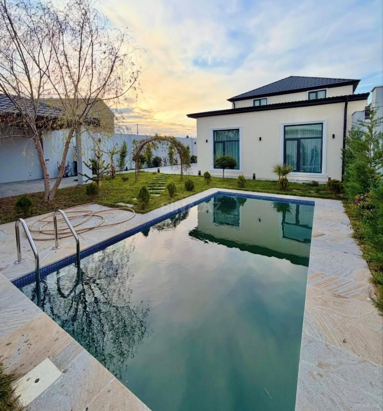 Satılır 4 otaqlı həyət evi 150 m²