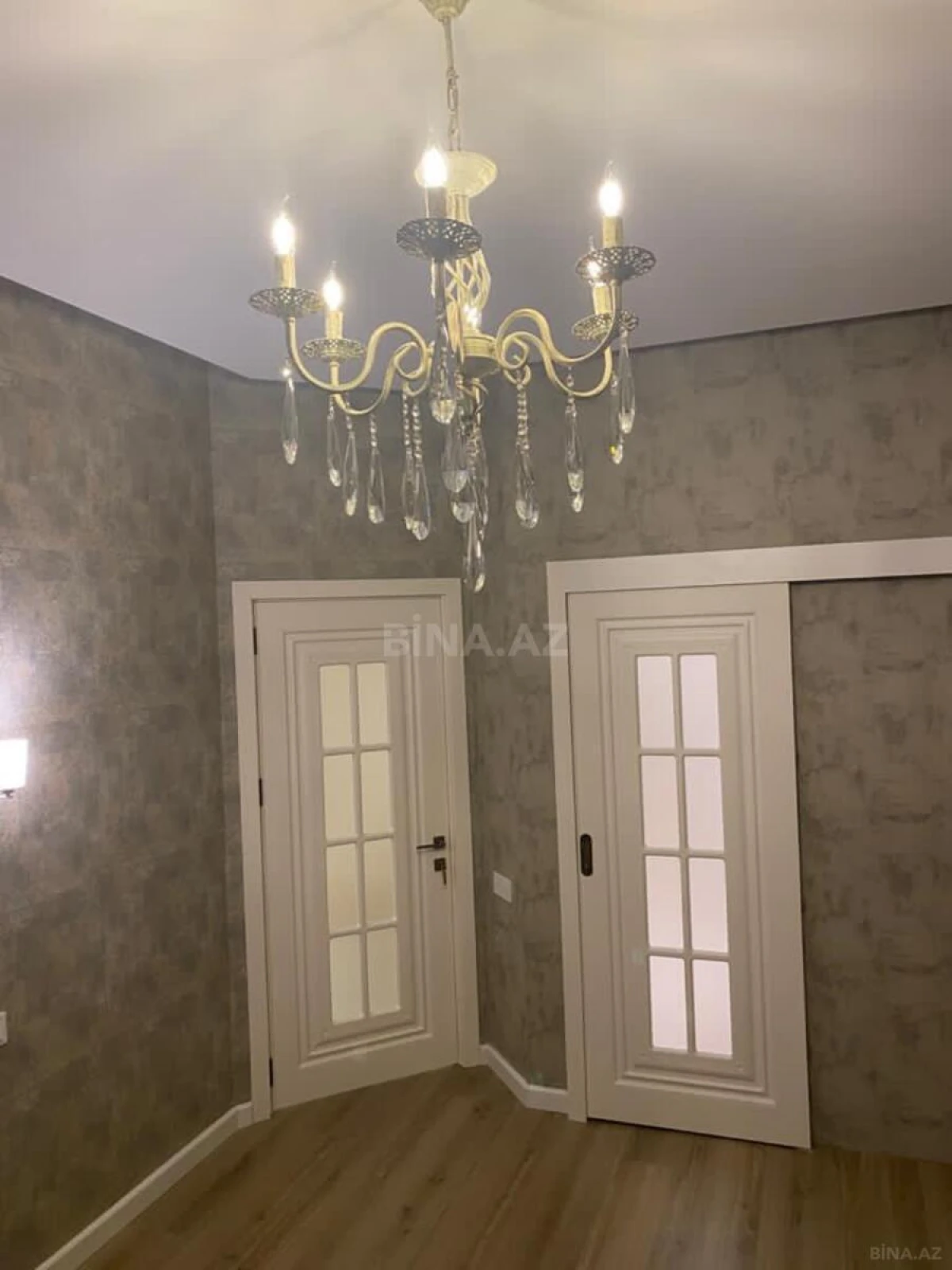 Satılır 4 otaqlı mənzil 94 m²