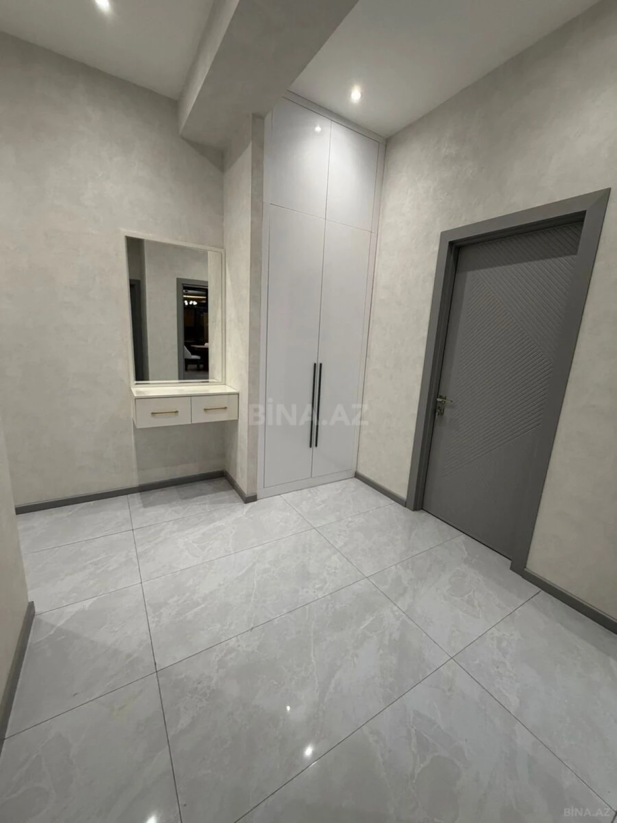Satılır 2 otaqlı mənzil 91 m²