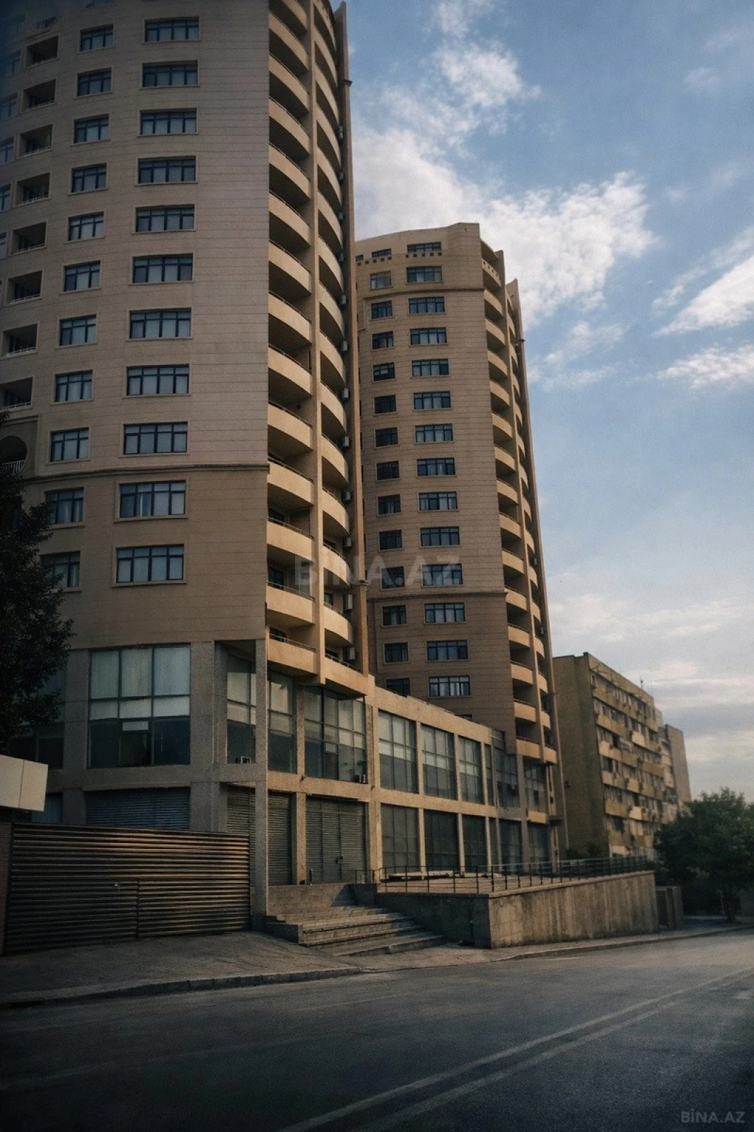 Satılır 3 otaqlı ofis 105 m²