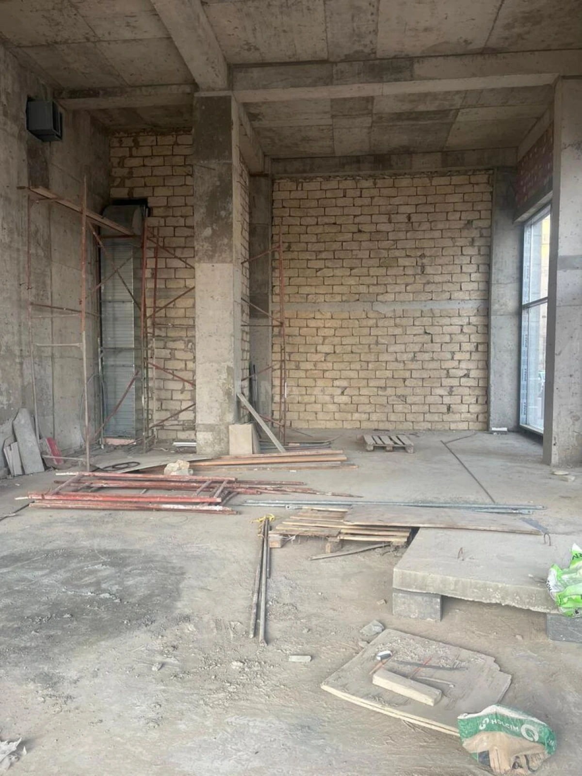 Satılır obyekt 570 m²