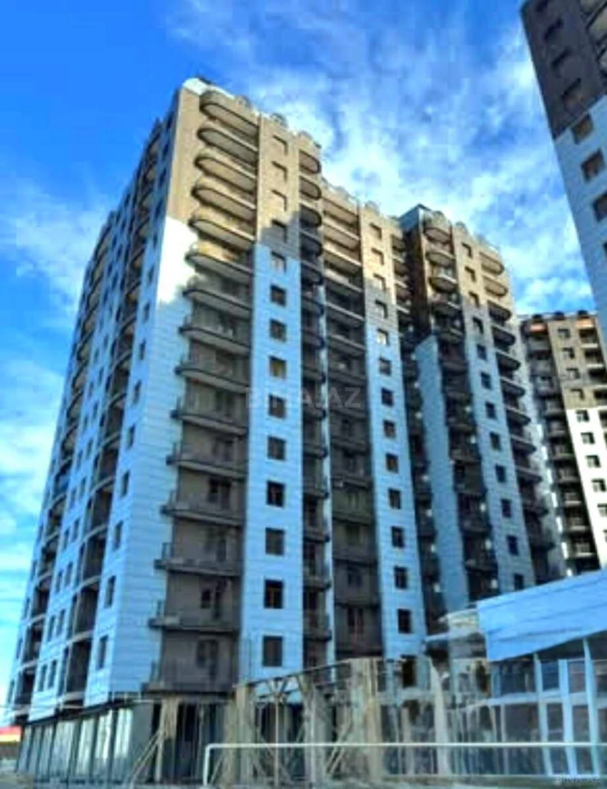 Satılır 3 otaqlı mənzil 107 m²