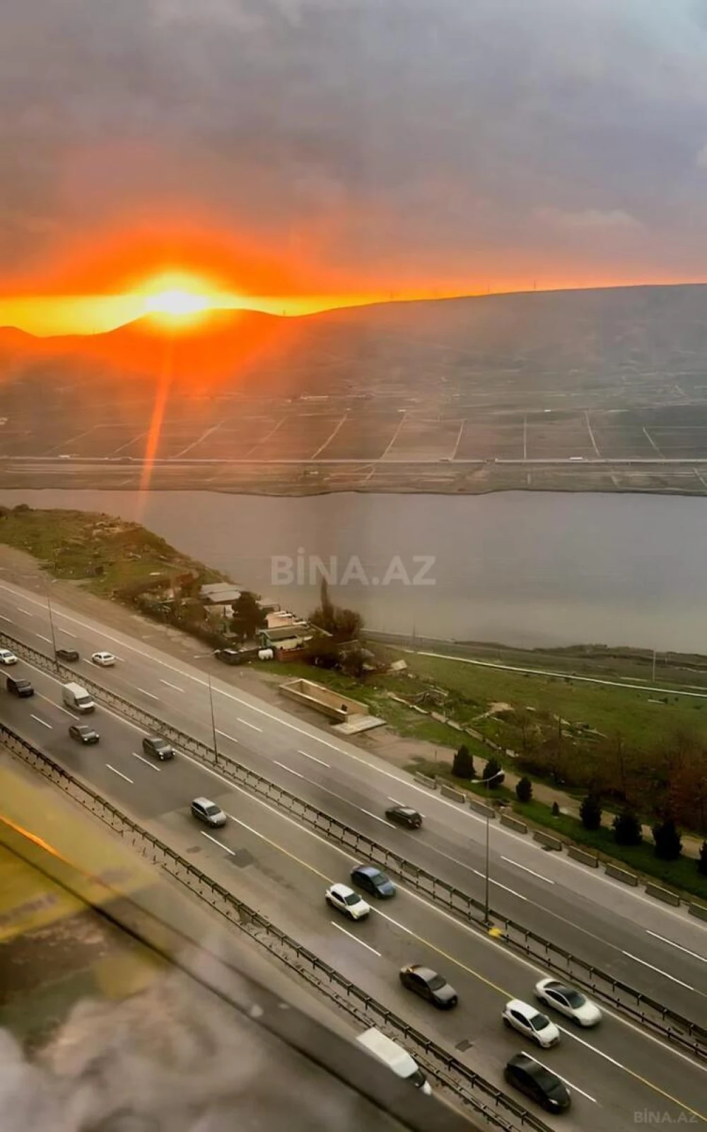 Satılır 3 otaqlı mənzil 107 m²