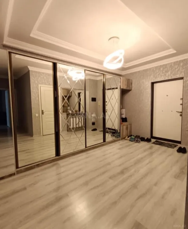 Satılır 3 otaqlı mənzil 107 m²