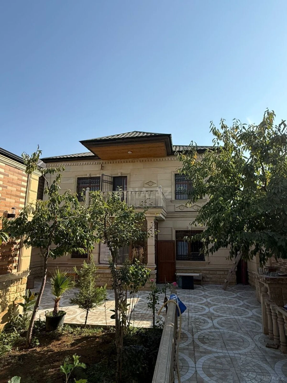 Satılır 6 otaqlı həyət evi 244 m²