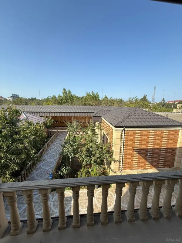 Satılır 6 otaqlı həyət evi 244 m²