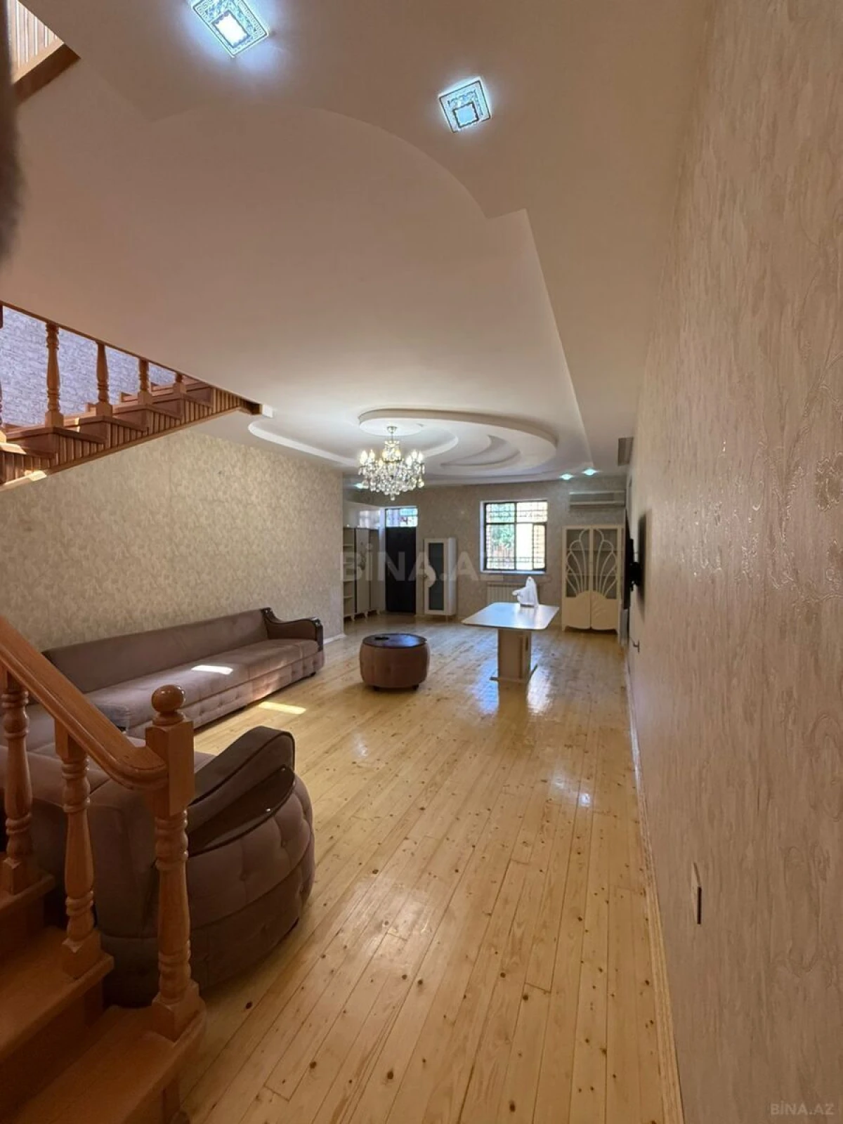 Satılır 6 otaqlı həyət evi 244 m²