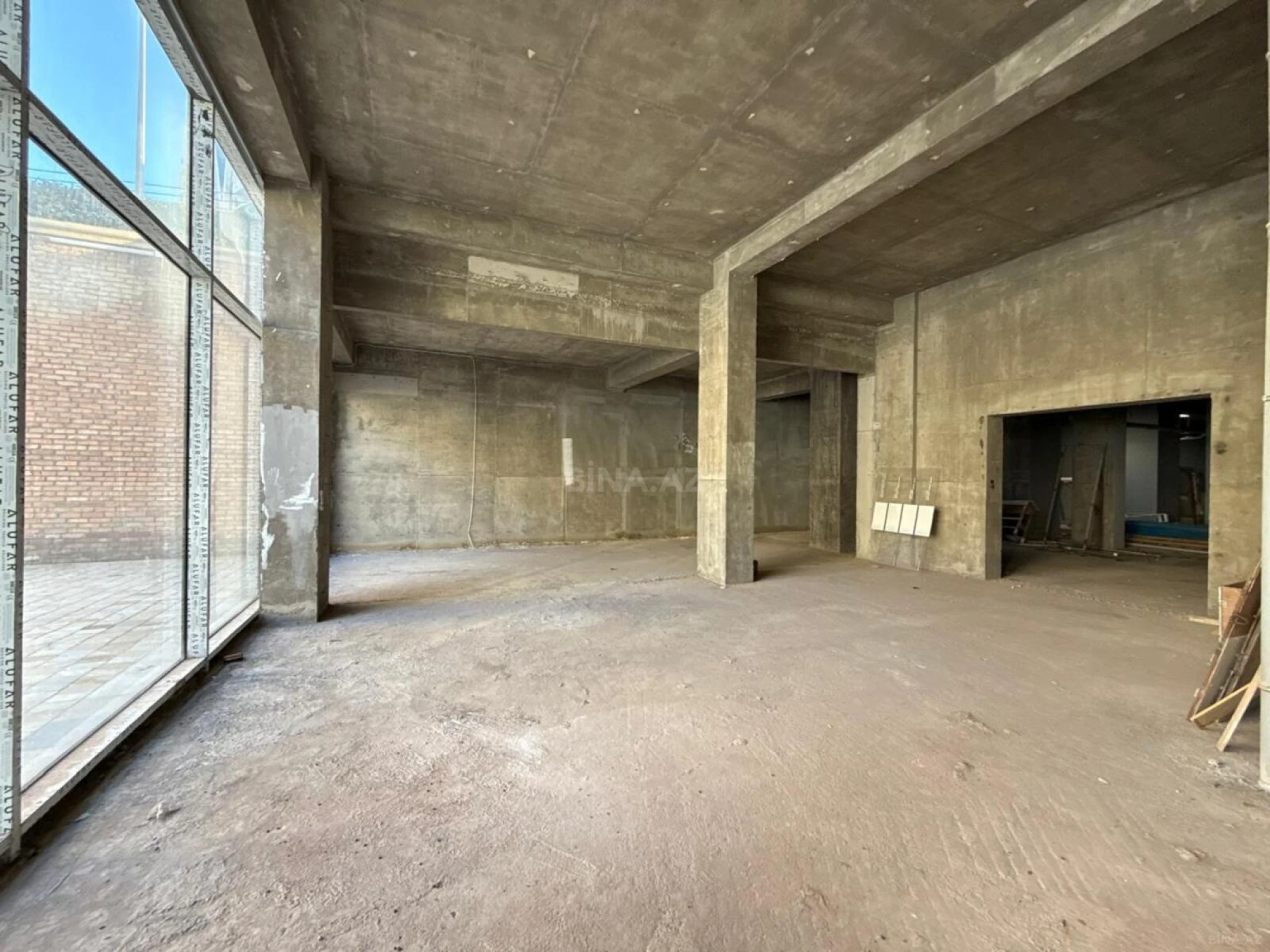 Satılır obyekt 950 m²