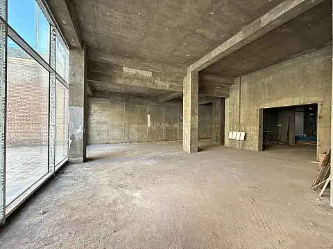 Satılır obyekt 950 m²