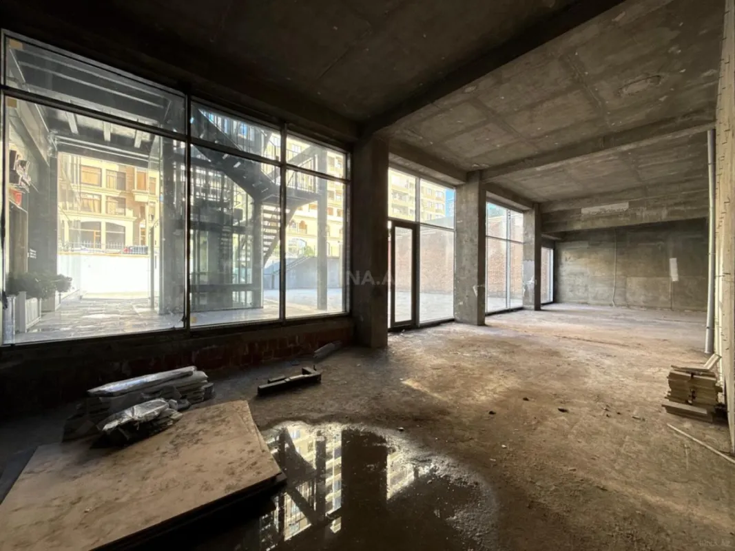 Satılır obyekt 950 m²