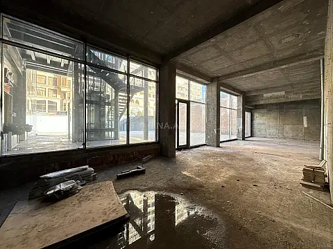 Satılır obyekt 950 m²