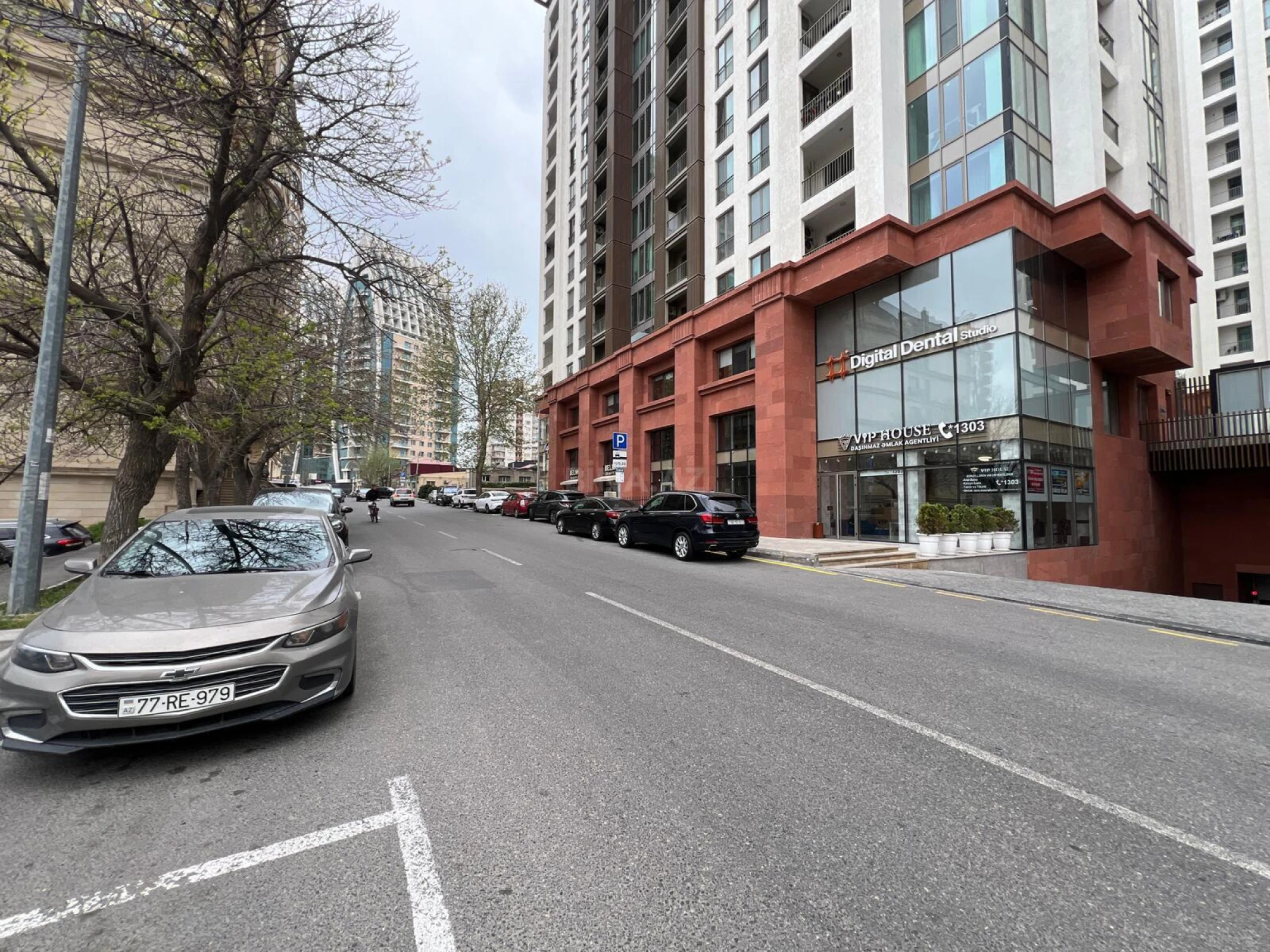 Satılır obyekt 950 m²