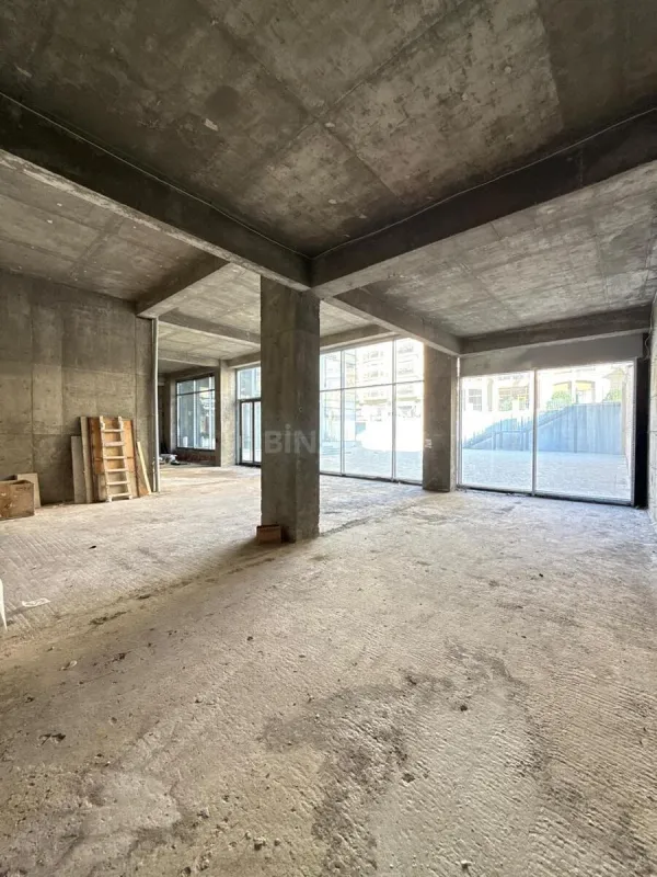 Satılır obyekt 950 m²