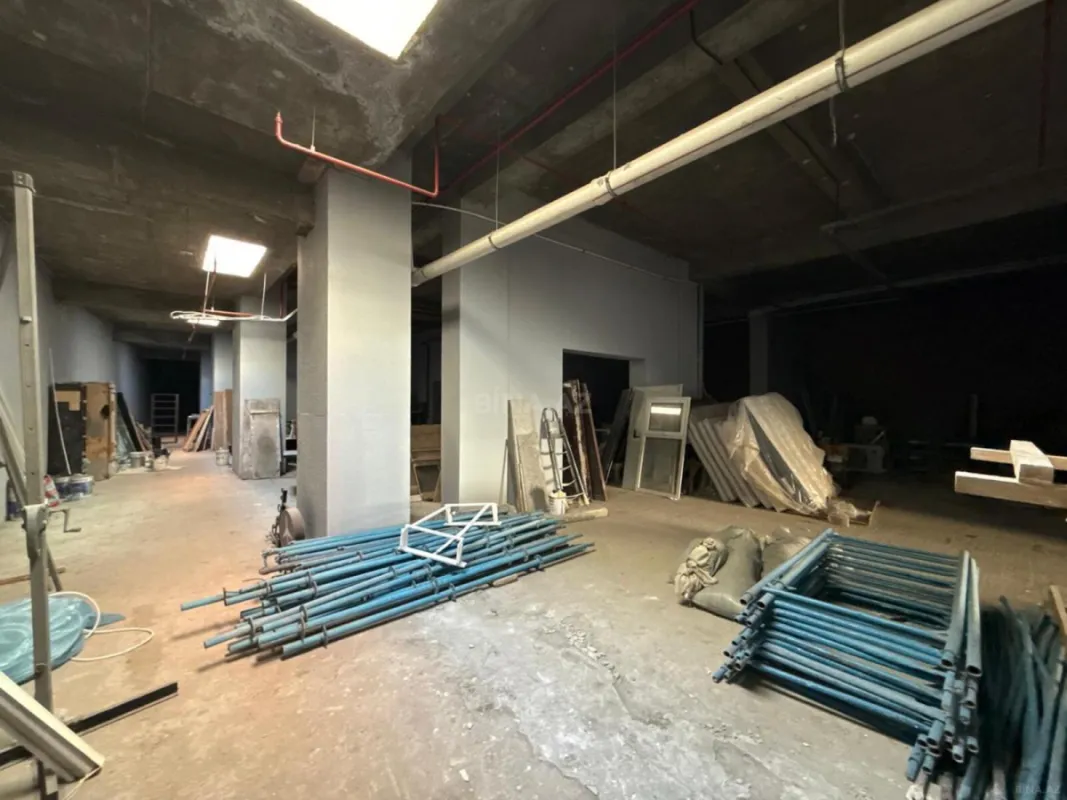 Satılır obyekt 950 m²