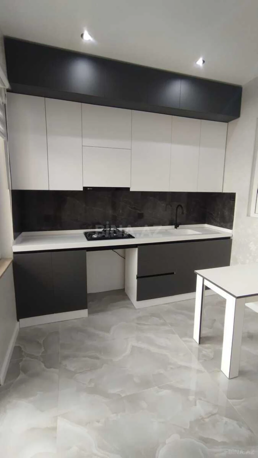 Satılır 3 otaqlı mənzil 94 m²