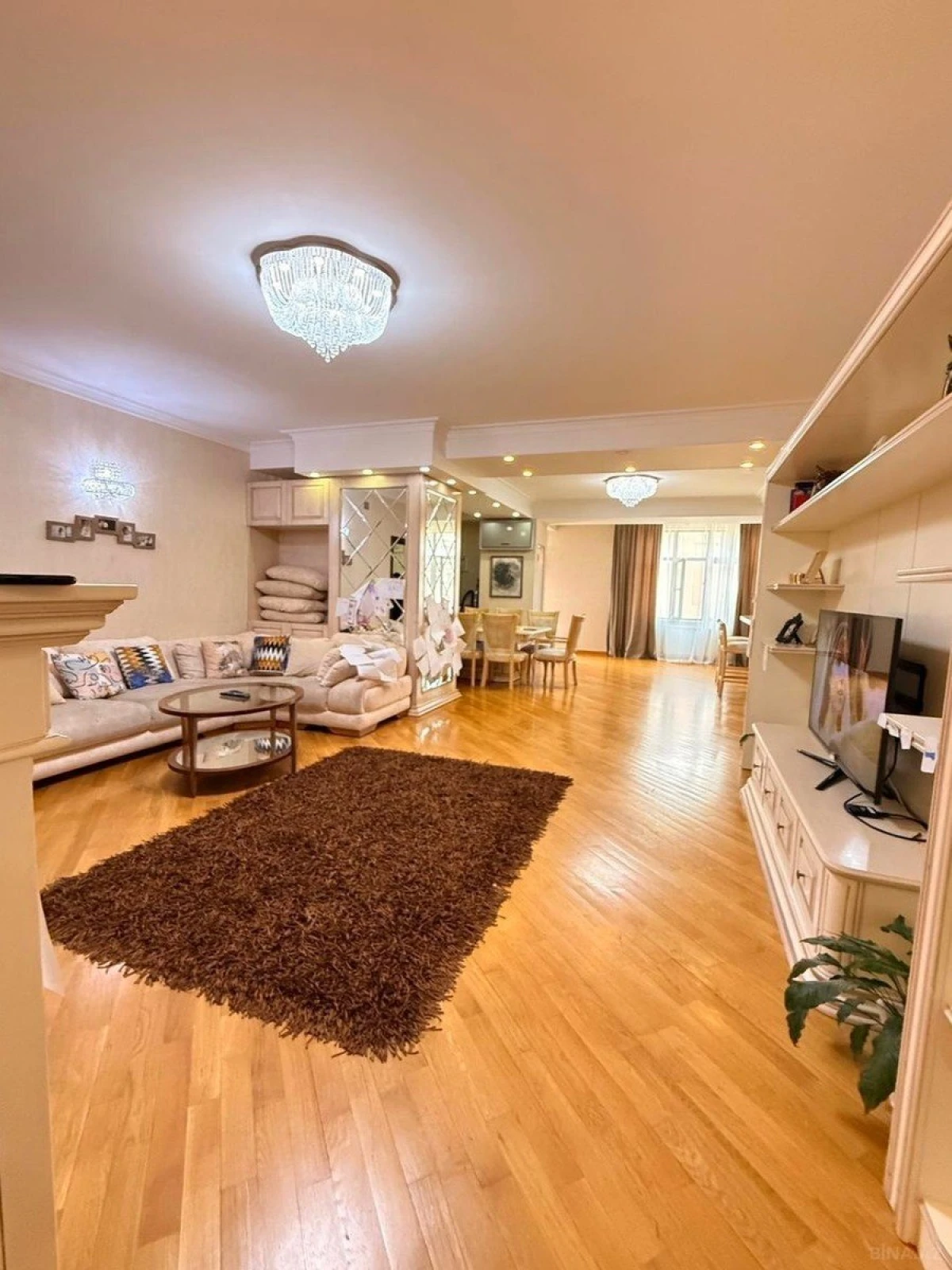Satılır 4 otaqlı mənzil 165 m²