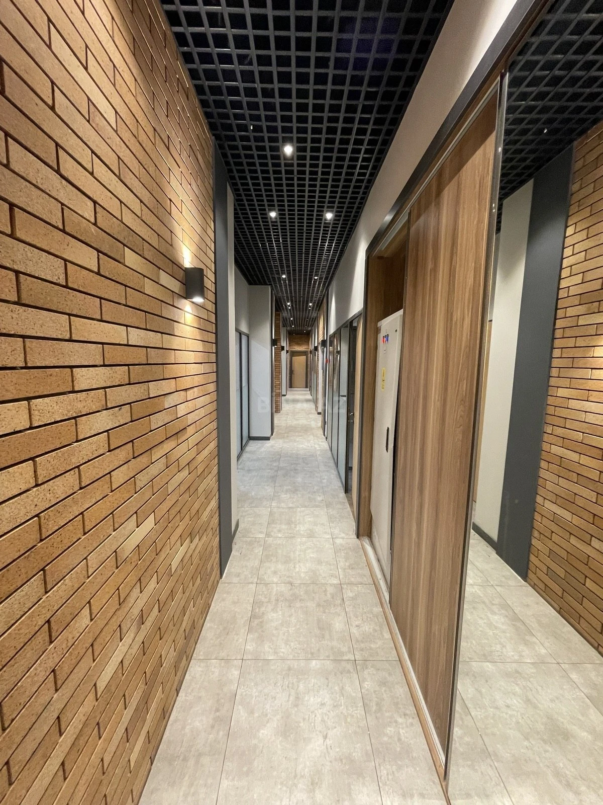 Kirayə verilir 10 otaqlı ofis 380 m²