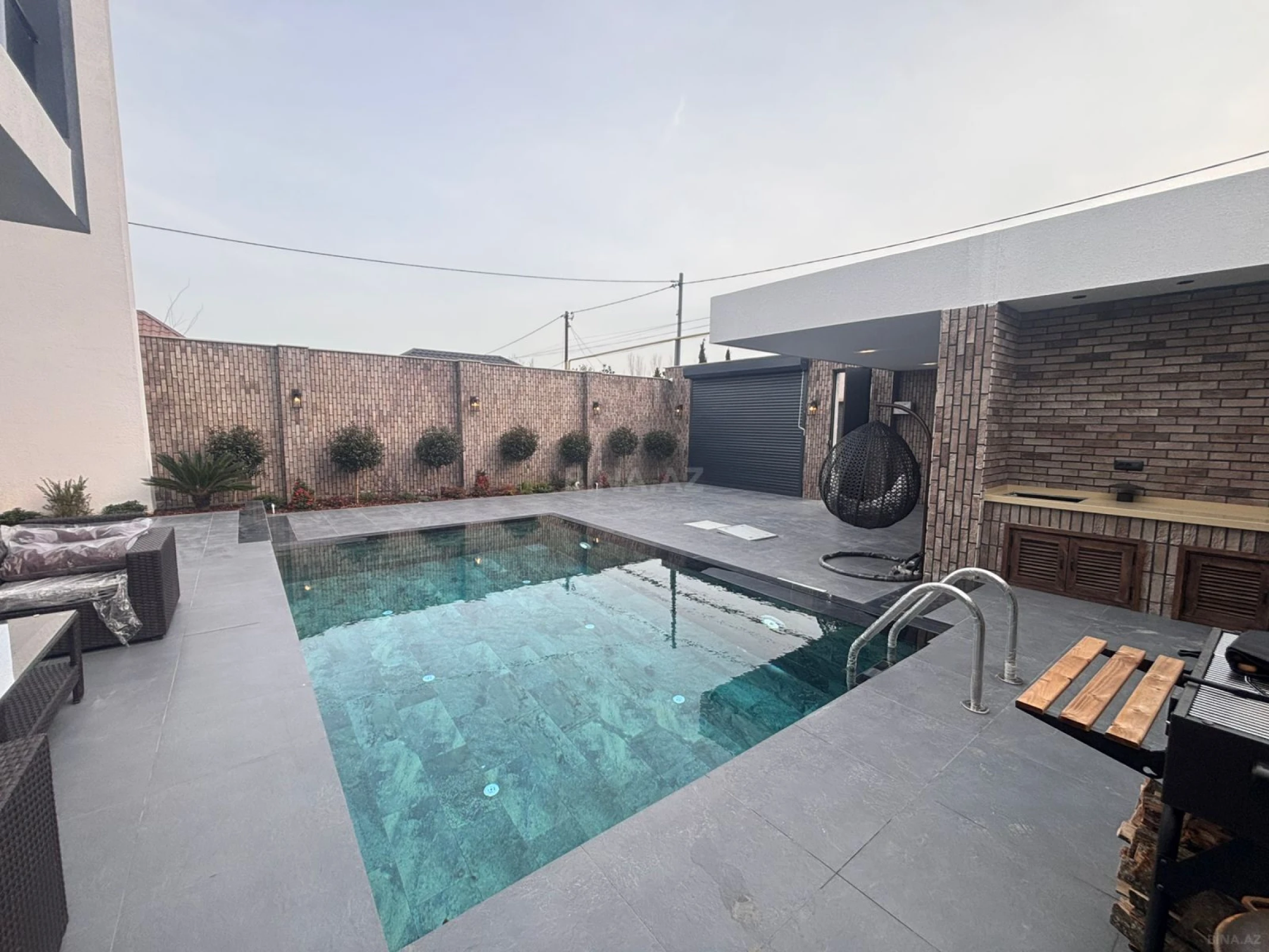 Satılır 4 otaqlı həyət evi 250 m²