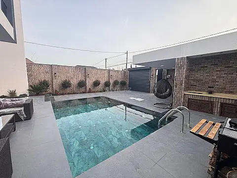 Satılır 4 otaqlı həyət evi 250 m²