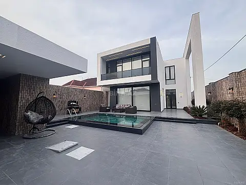 Satılır 4 otaqlı həyət evi 250 m²