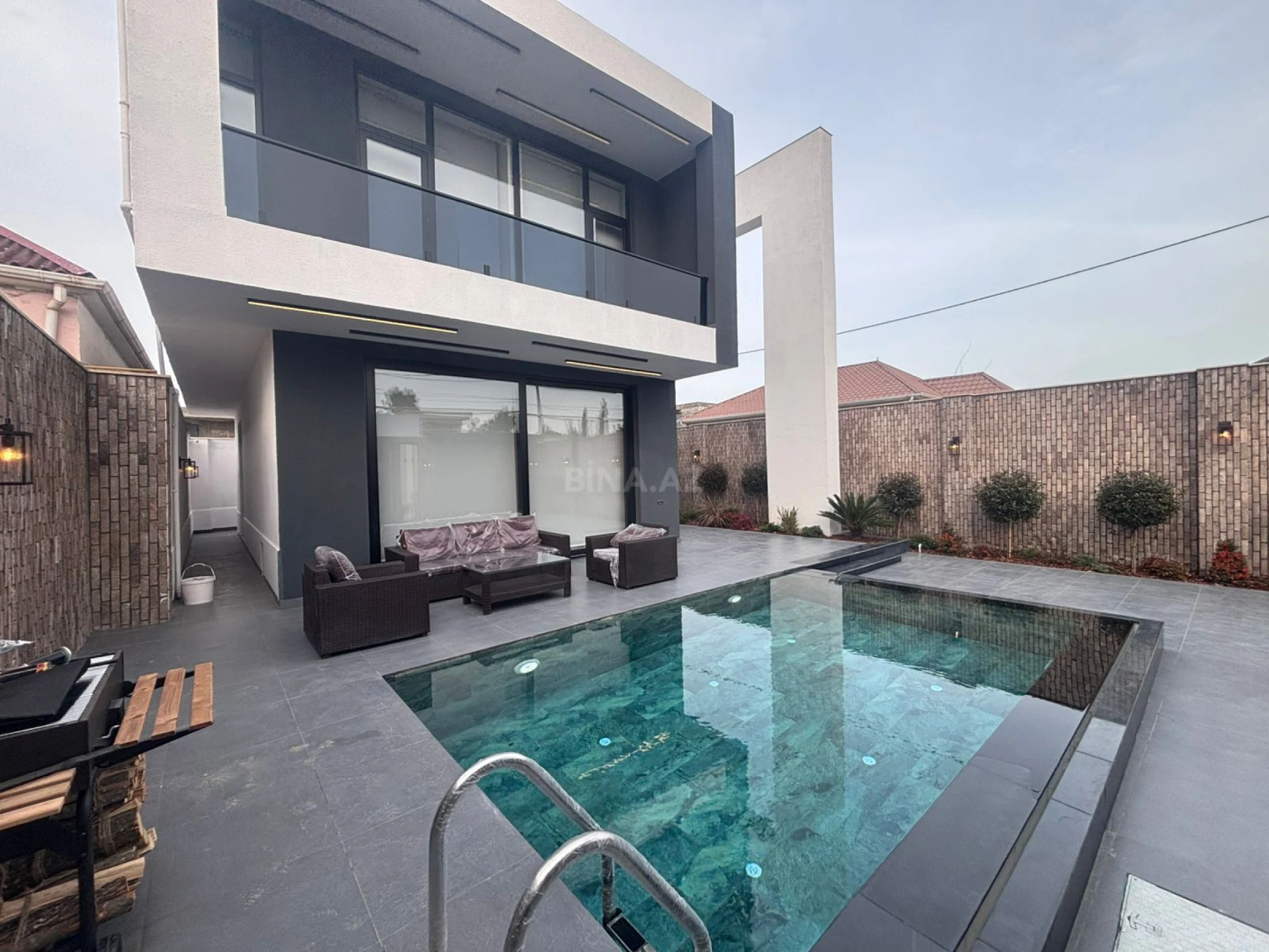 Satılır 4 otaqlı həyət evi 250 m²