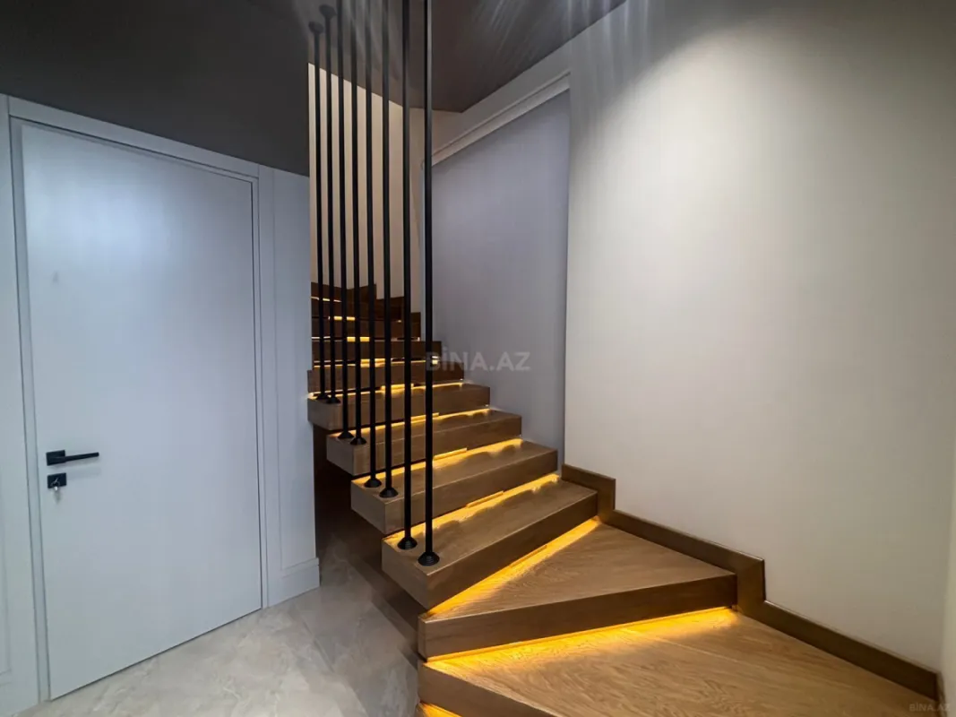 Satılır 4 otaqlı həyət evi 250 m²